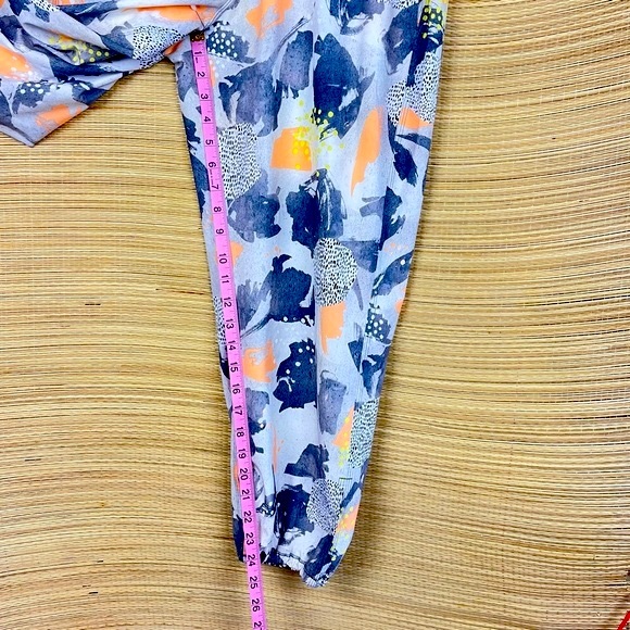 Lululemon Om Pant Mini Art Pop White Multi Pants. Size 10 - Picture 8 of 10